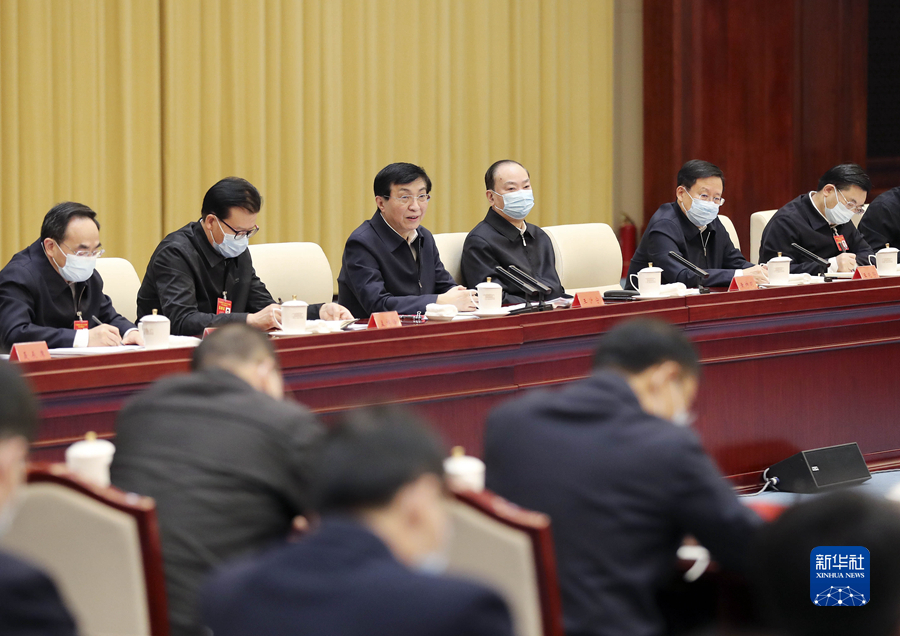 11月18日，学习贯彻党的十九届六中全会精神中央宣讲团动员会在北京召开，中共中央政治局常委、中央书记处书记王沪宁出席会议并讲话。新华社记者 刘卫兵 摄